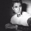 Justin-Bieber-black-white-smoking.jpg